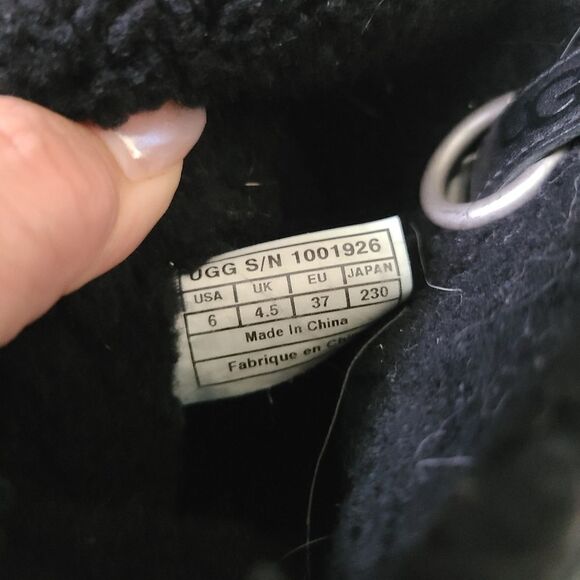 UGG Bellvue black leather sheepskin lined moto style‎ boots size 6 - Picture 11 of 12